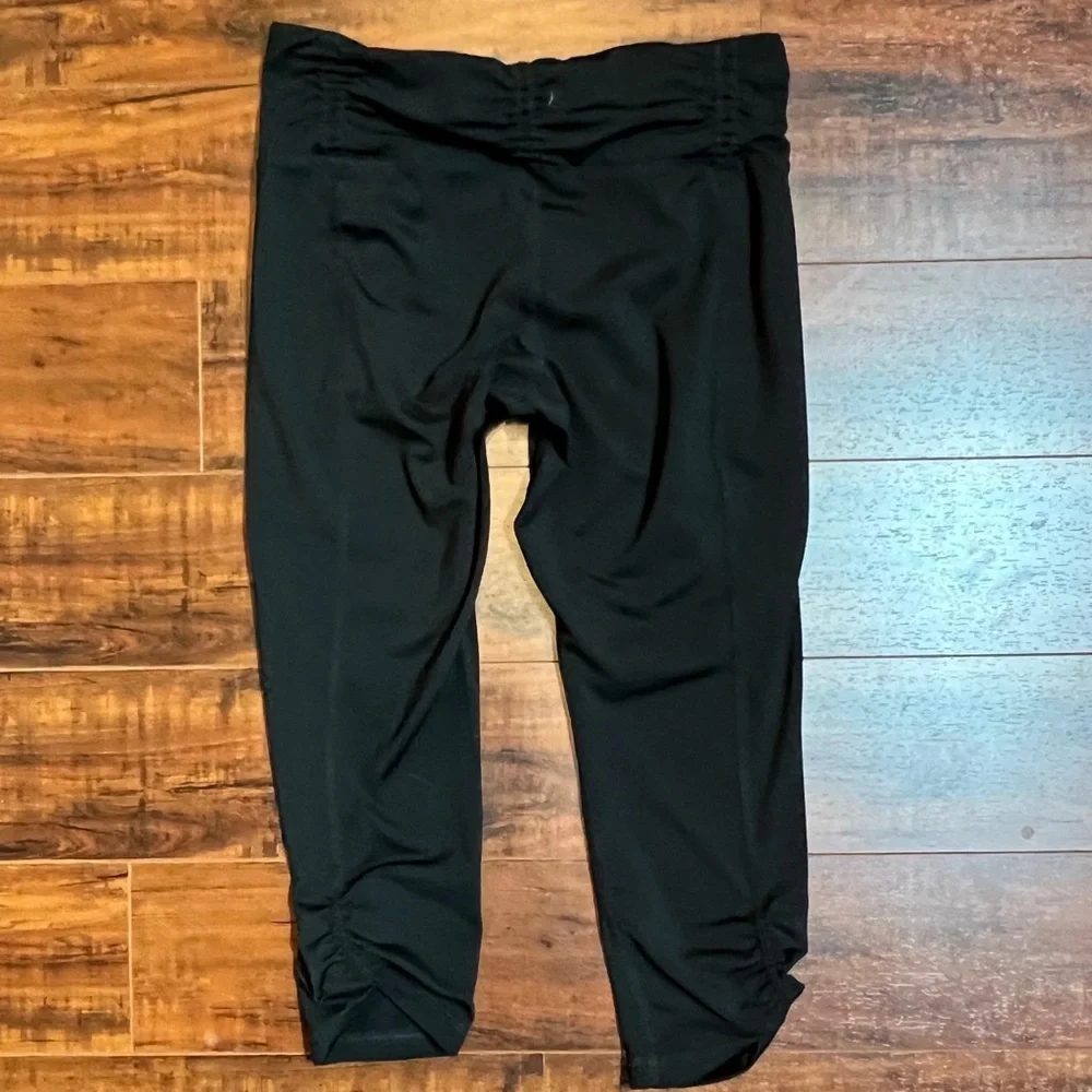 Old Navy S Black ruched waist and leg accented performance fit leggings